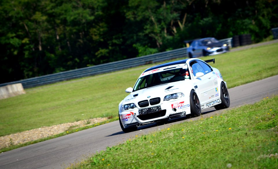 racing bmw 