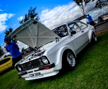 wide arched escort photo