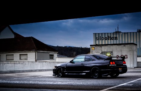 nissan skyline GT-R R33 on the roof photo