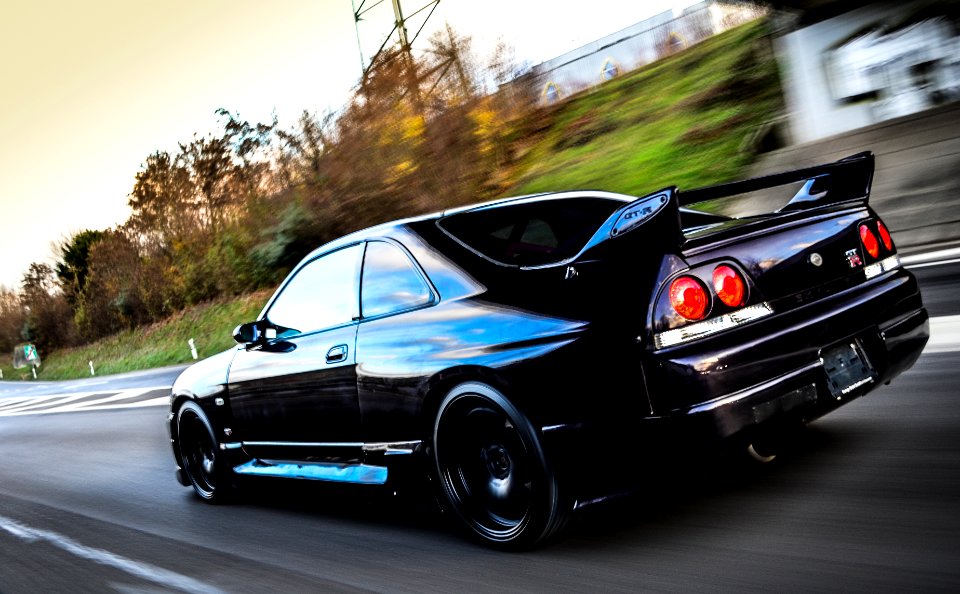 skyline rolling shot behind 
