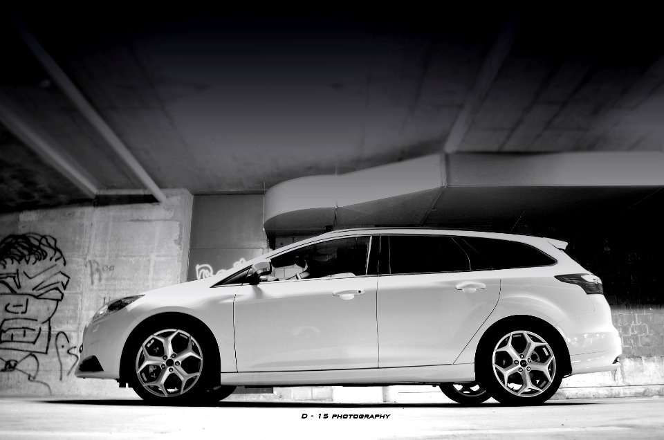 focus ST wagon in black and white 