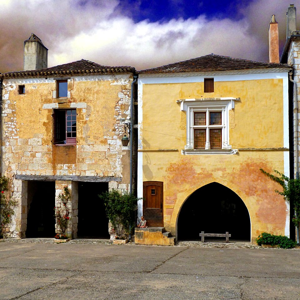 Monpazier, Dordogne, France photo