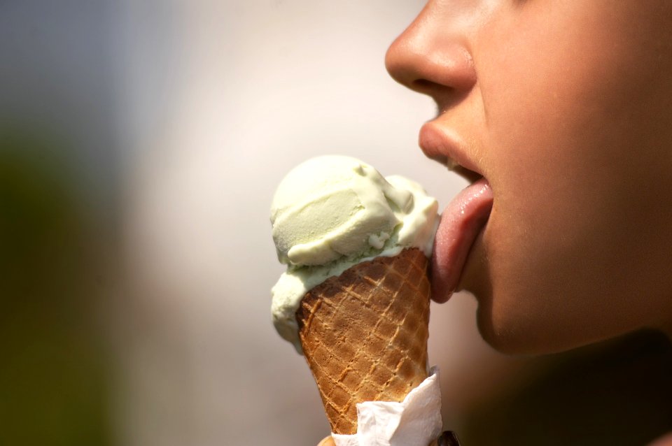 ice-cream-2588541_1920 