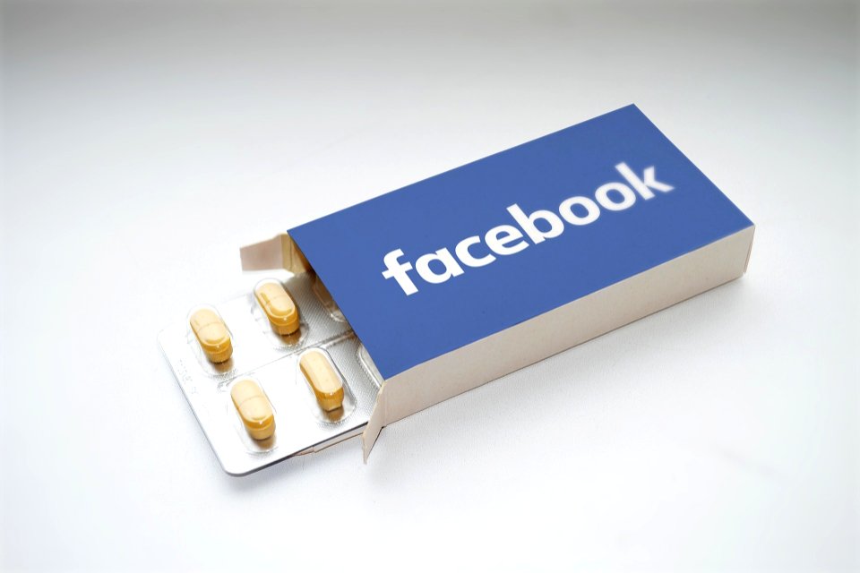 facebook-2387089_1920 