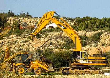 Heavy machines working lift