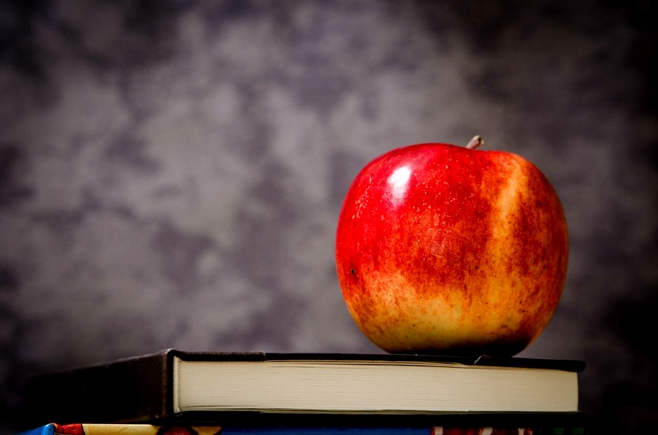 apple-256262_1280 