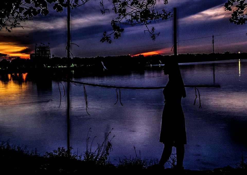 #cre8ivequest #3XSPUnity #silhouette #nightphtography #low… 