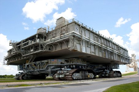 Slow-motion giant: the NASA crawler-transporter 