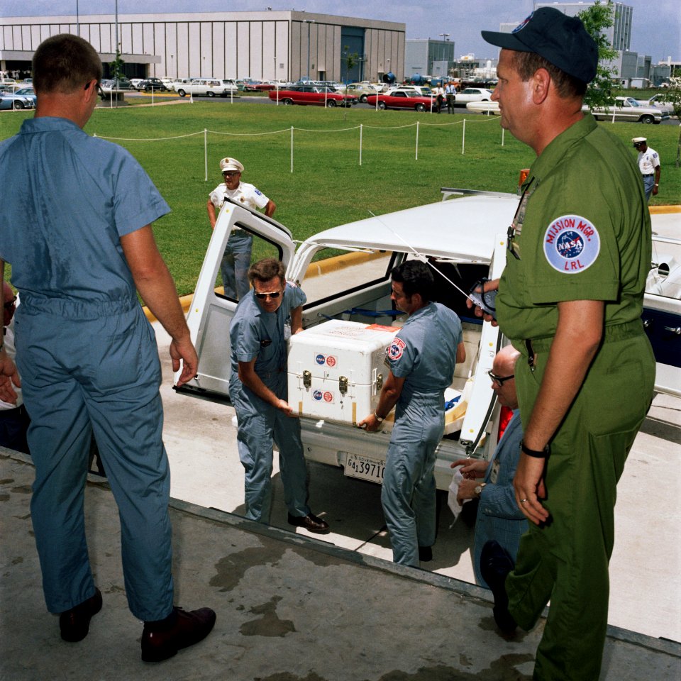 Apollo 11 - moon rocks 