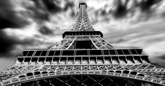 Black & white Eiffel tower photo