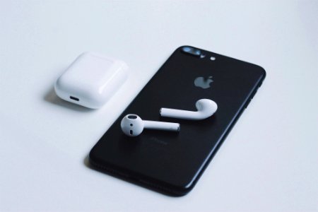 iphone 7 and airpods photo