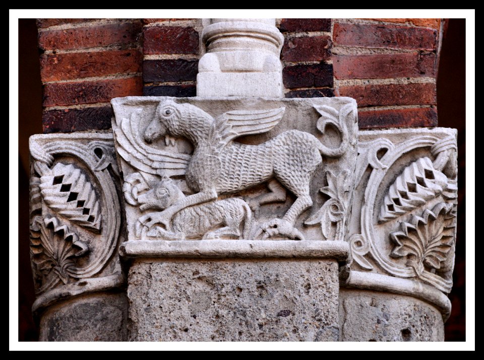 Milano, Basilica di Sant'Ambrogio, capitelli 