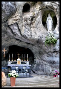 Santuario della Grotta della Beata Vergine Maria di Lourde… photo