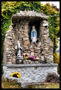 Pegolotte, la grotta della Madonna di Lourdes photo