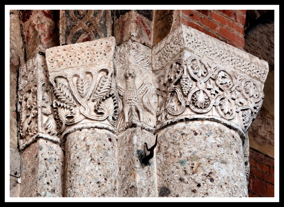 Milano, Basilica di Sant'Ambrogio, Atrio di Ansperto, capi… 