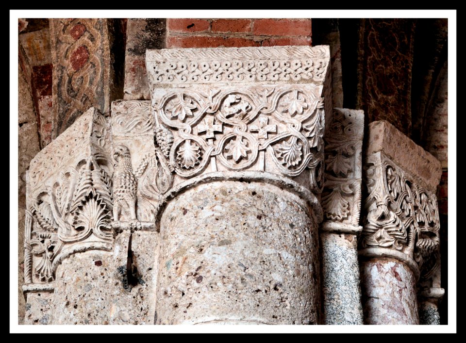 Milano, Basilica di Sant'Ambrogio, capitelli 