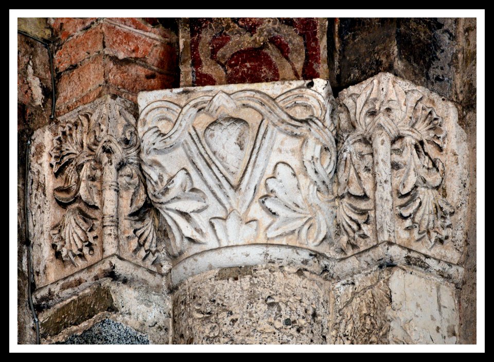 Milano, Basilica di Sant'Ambrogio, capitelli 