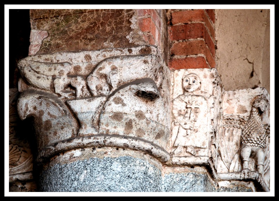 Milano, Basilica di Sant'Ambrogio, capitelli 