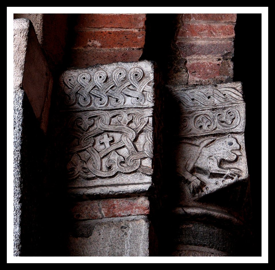 Milano, Basilica di Sant'Ambrogio, capitelli 