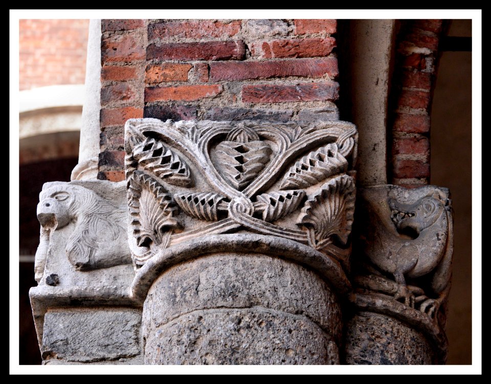 Milano, Basilica di Sant'Ambrogio, capitelli 