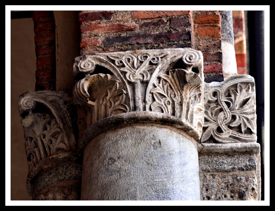 Milano, Basilica di Sant'Ambrogio, capitelli photo