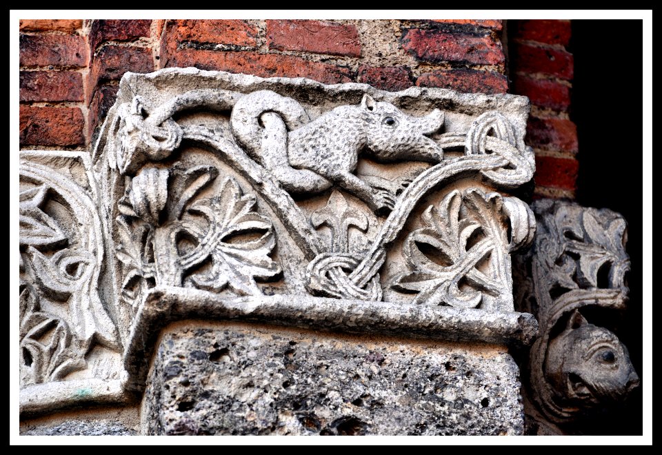 Milano, Basilica di Sant'Ambrogio, capitelli photo