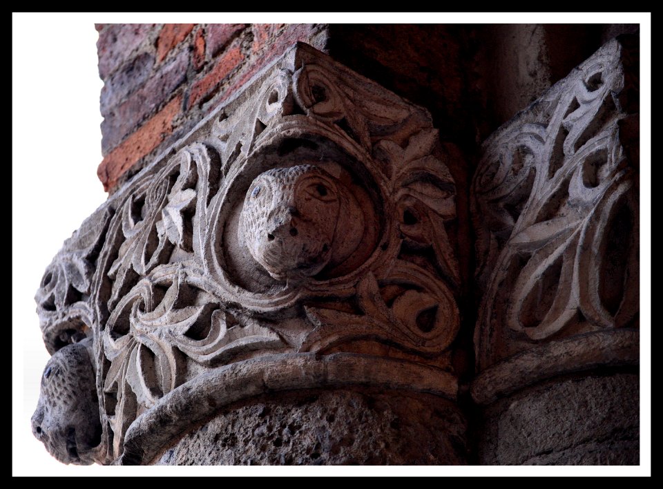 Milano, Basilica di Sant'Ambrogio, capitelli photo