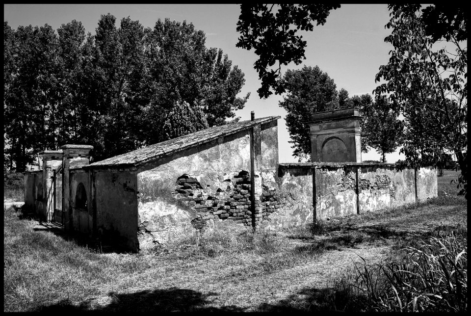 Cimitero di Tainate 