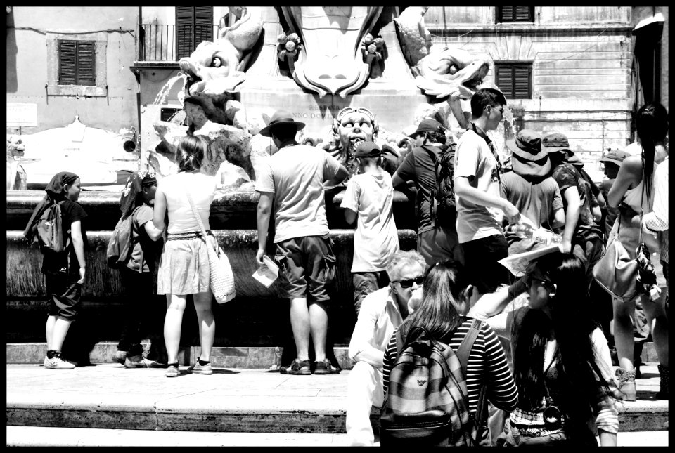 Roma - La fontana al Pantheon 