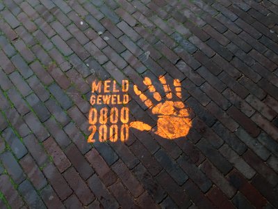 Meld geweld, shake hands 