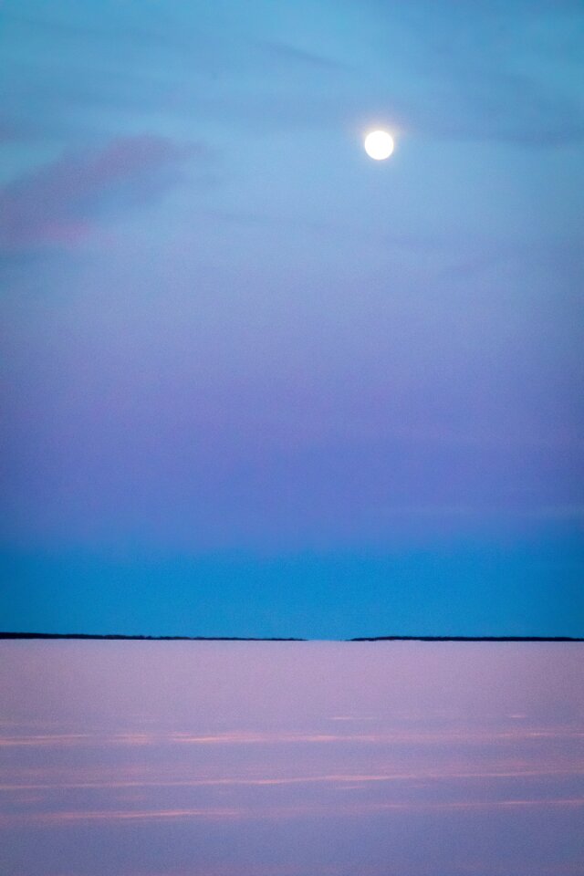 Horizon cold sky