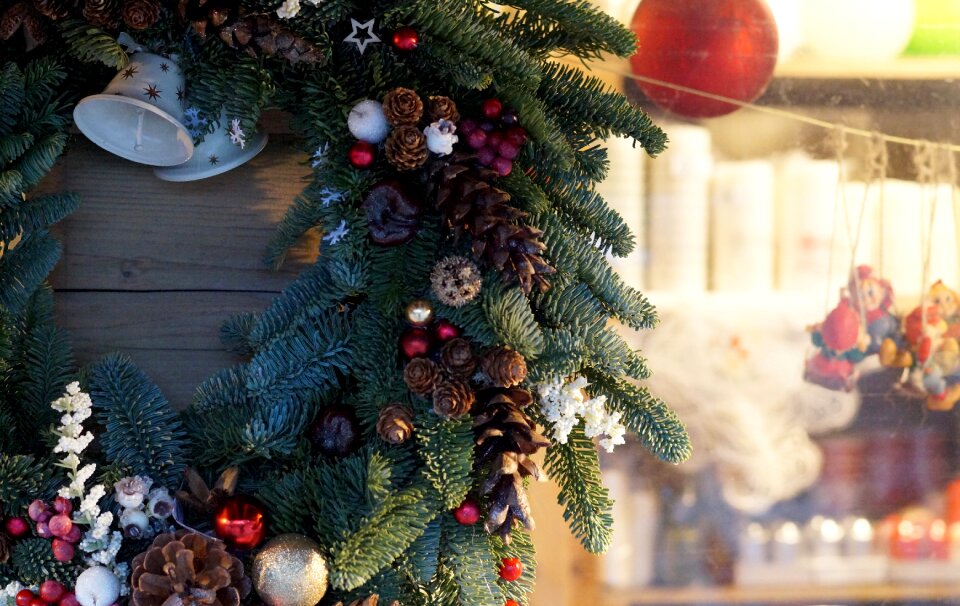 Wreath bells cones
