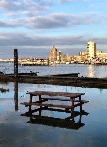Hoog water Roermond, geen BBQ 