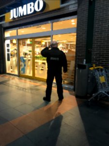 stoere security bij de Jumbo 