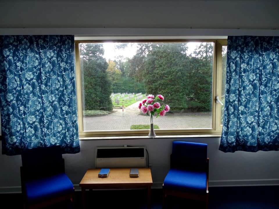 JHQ Rheindahlen, military cemetery, waitingroom 
