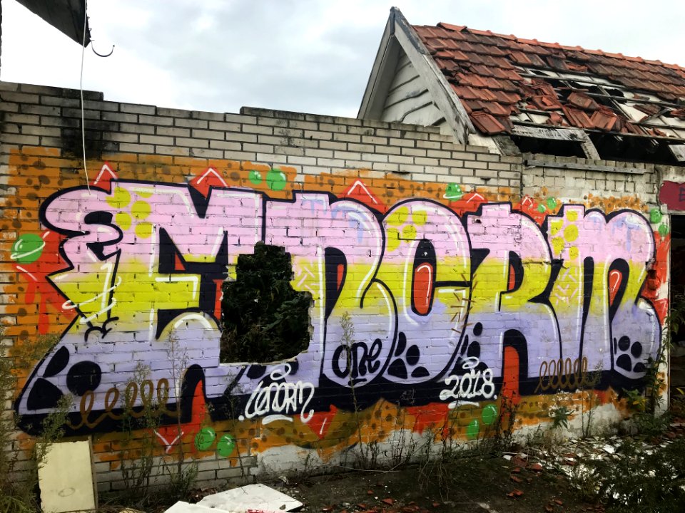 Voormalige sexclub Dolce Vita te Linne, met ENORM, ja ja 