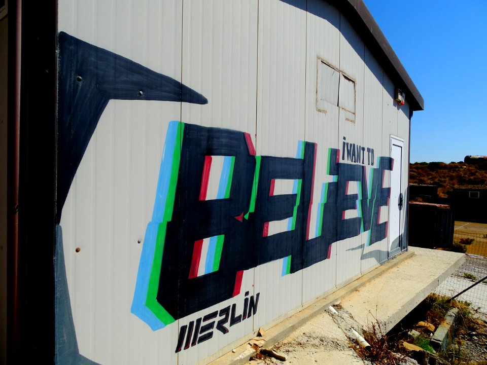 Merlin graffiti Limnos, abandoned helicopterplatform 