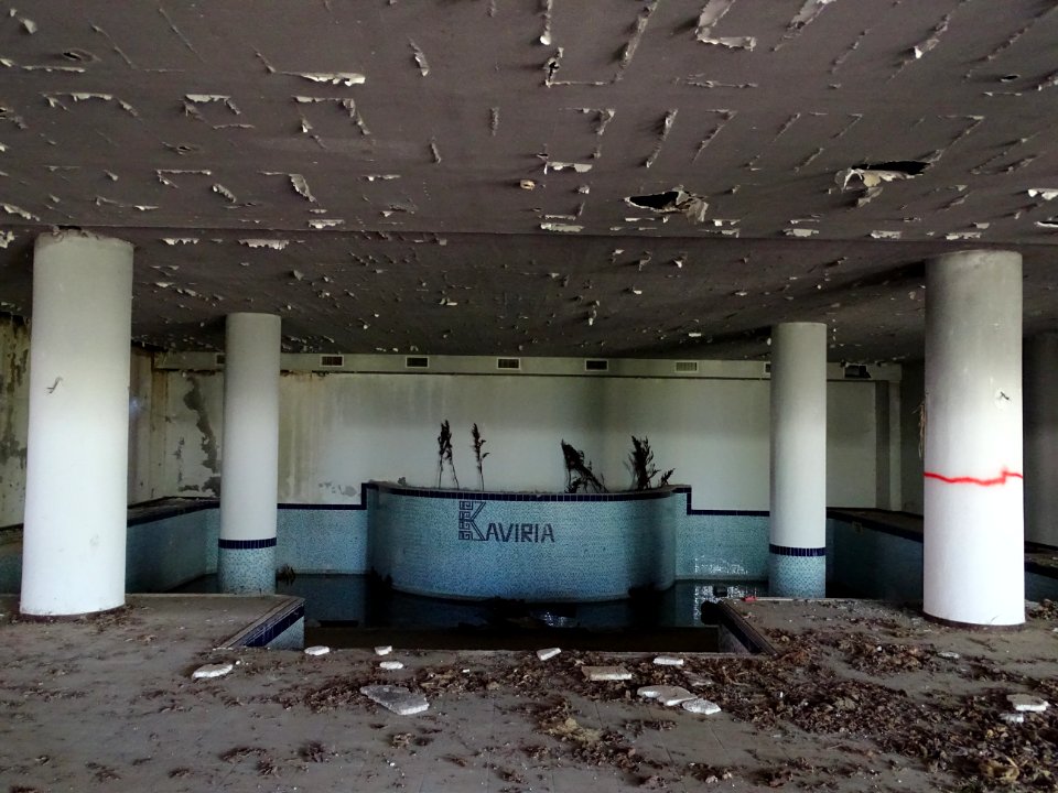Limnos abandonned Kaviria Palace Resort swimmingpool 