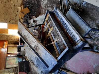 Urbex on a piano, Hotel Akti Myrina 