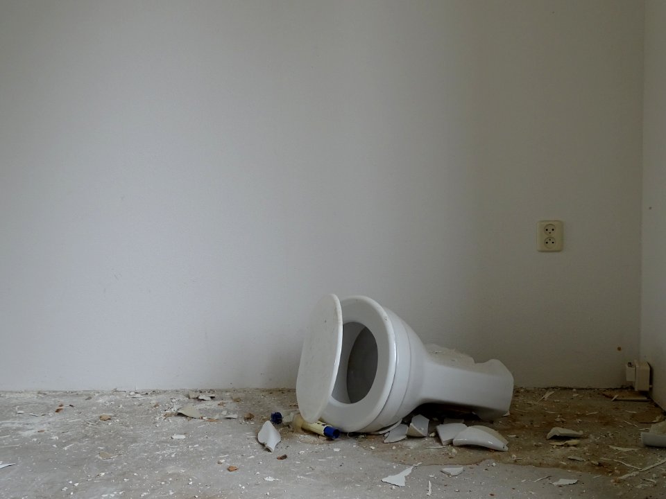 Abandoned, Het Witte Dorp Maasniel, van de pot gerukt 