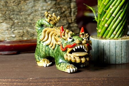 Green dragon golden dragon sculpture