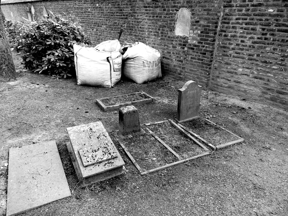 “Begraafplaats Nabij de Kapel in ‘t Zand” te Roermond, lij… 