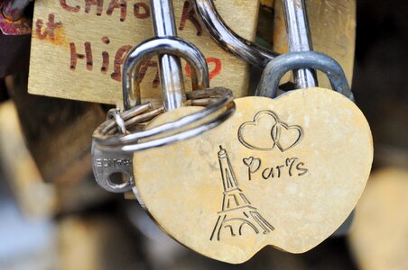 Padlock pont des arts monument photo