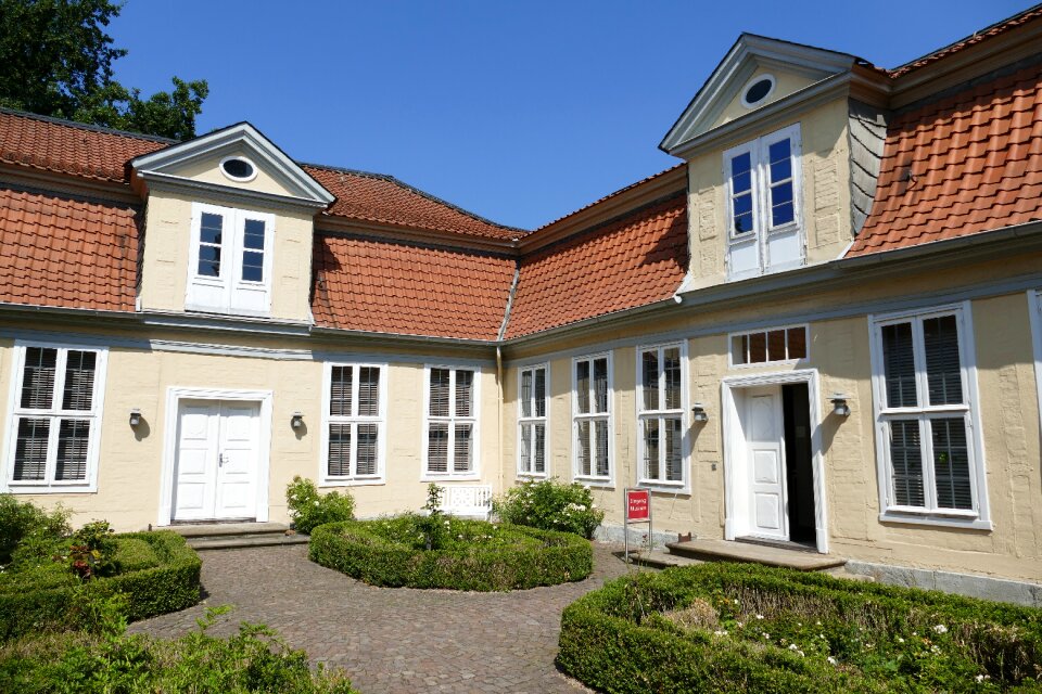 Historically building lessing house