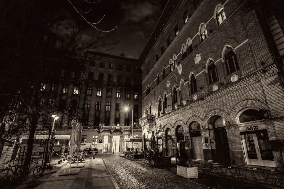 Főrváros lights black and white