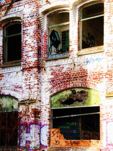 Lapsed hauswand window