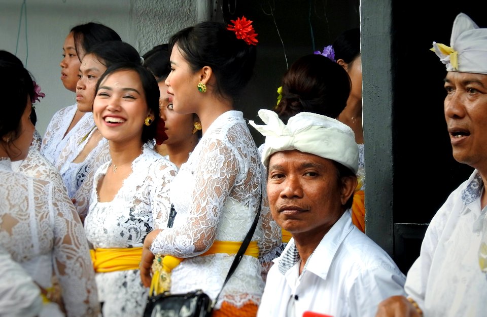 Spectators and Participants