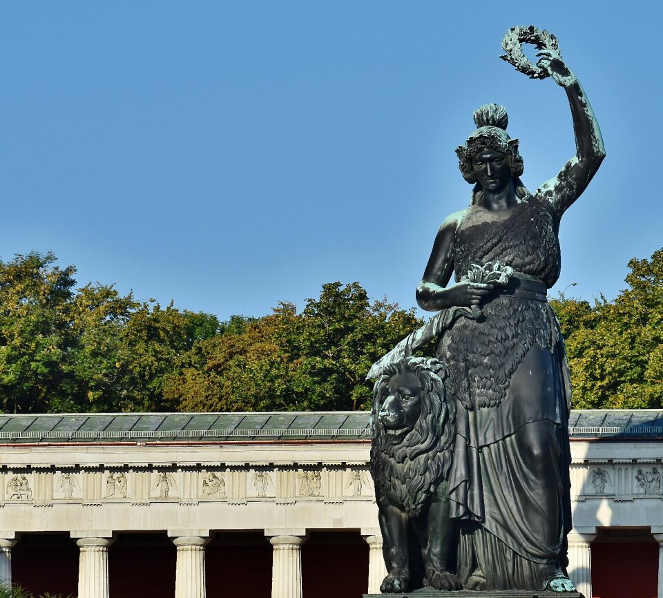 Statue art monument