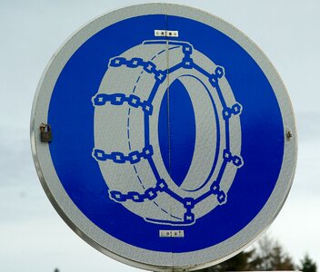 Tires chains road sign