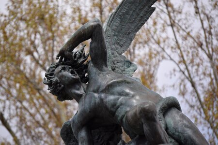 Fallen angel statue madrid